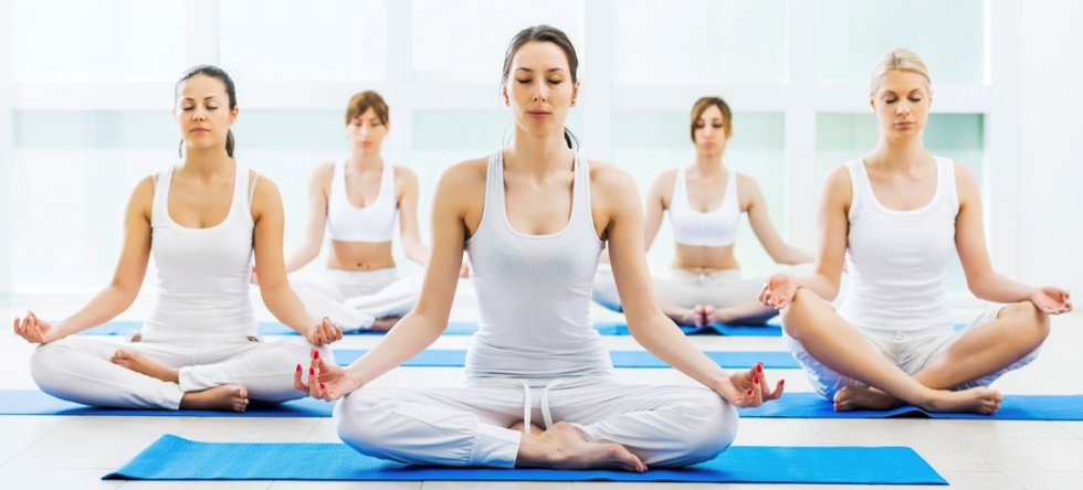 Tập yoga thường xuyên cũng là cách bổ sung nội tiết tố